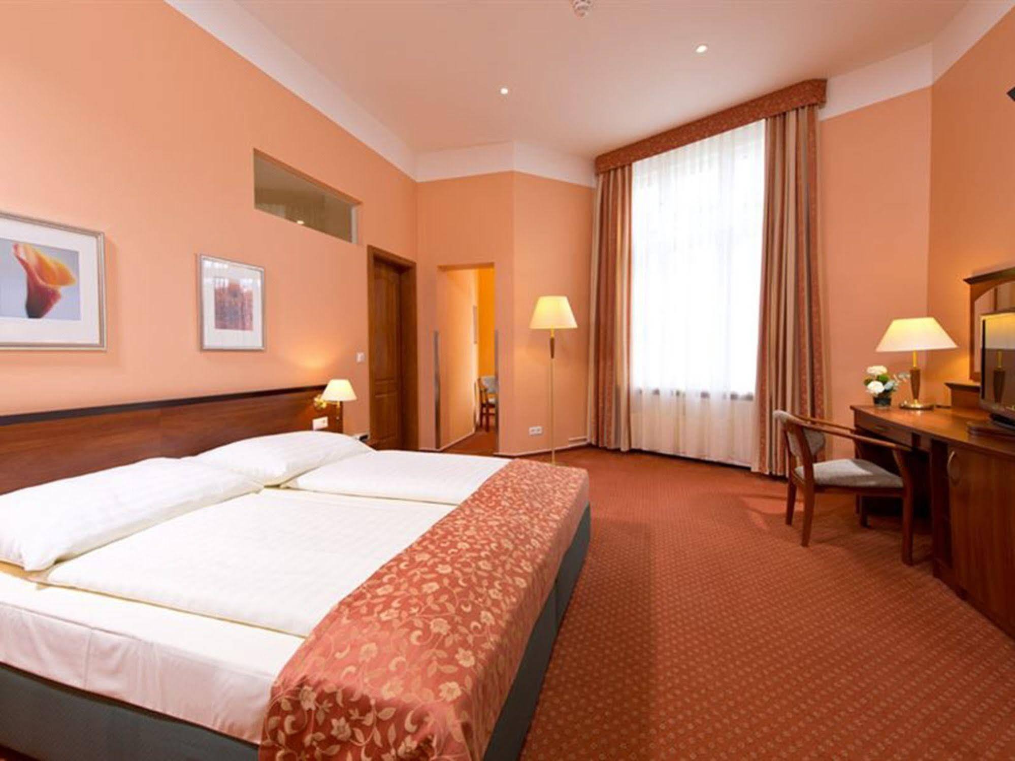 Rewari Hotel Berlín Exterior foto